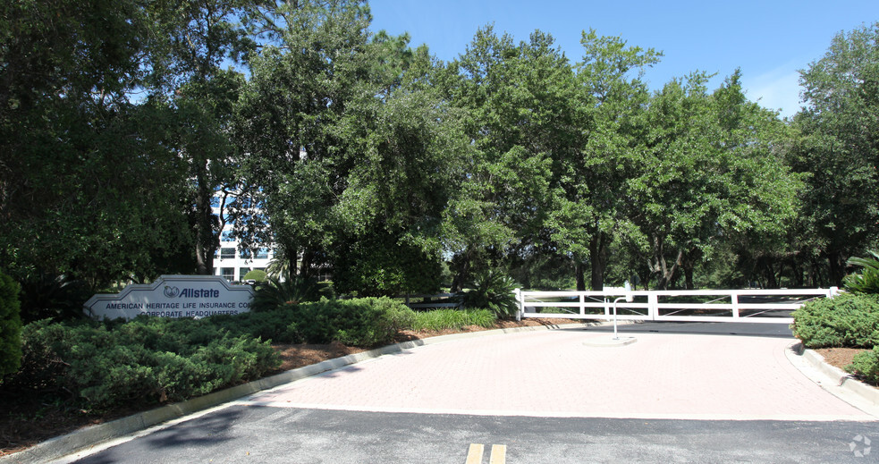 1776 American Heritage Life Dr, Jacksonville, FL for rent - Building Photo - Image 3 of 11