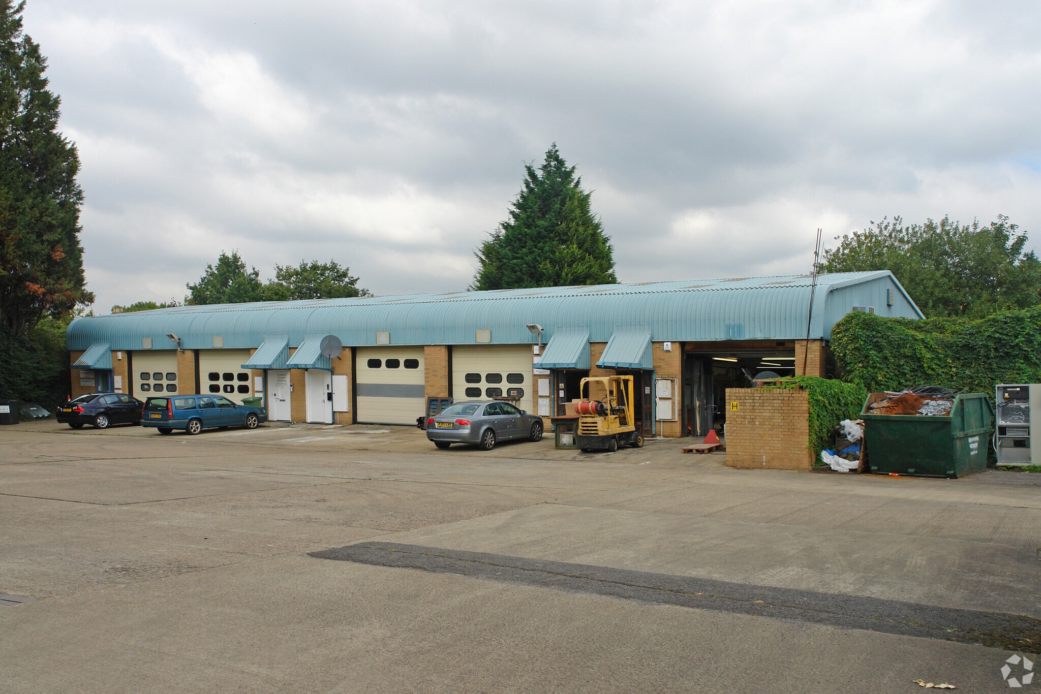 2-6 Holly Rd, Hampton for sale Primary Photo- Image 1 of 2