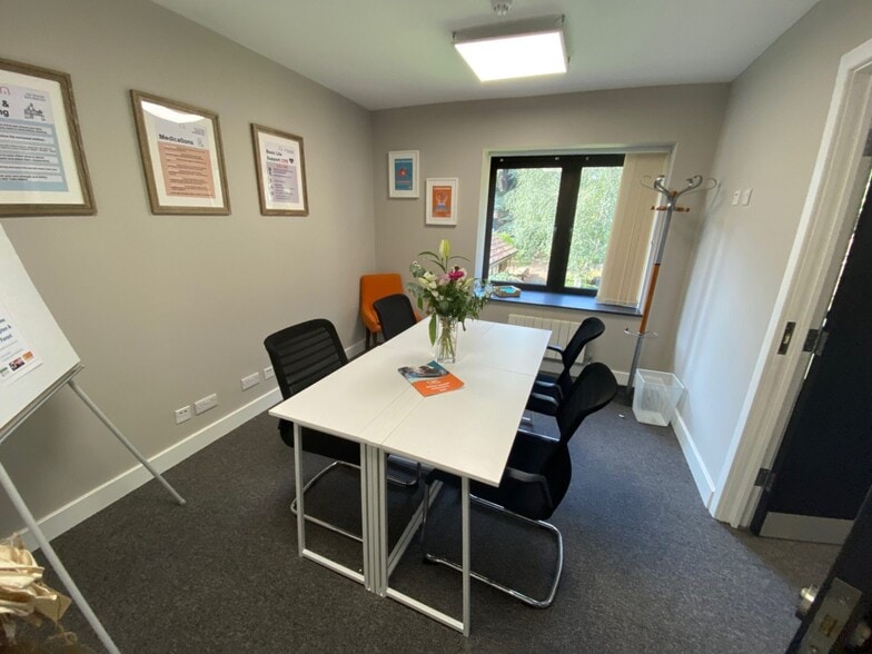 3 Bassett Av, Southampton to rent - Interior Photo - Image 2 of 8