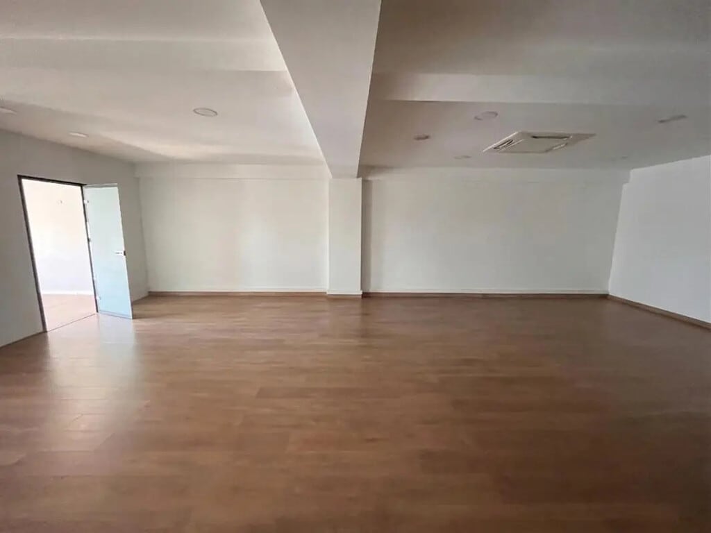 Location Bureaux 92 m² - Photo 1
