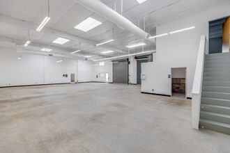 1070-1080 Terra Bella Ave, Mountain View, CA to rent Interior Photo- Image 2 of 34