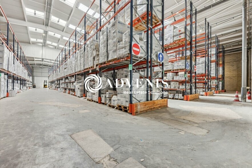 Industrial in Chelles for sale - Building Photo - Image 1 of 12