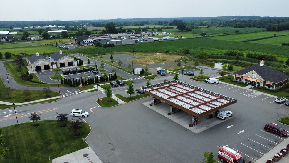 140 West Rd, Ellington, CT to rent - Building Photo - Image 3 of 14