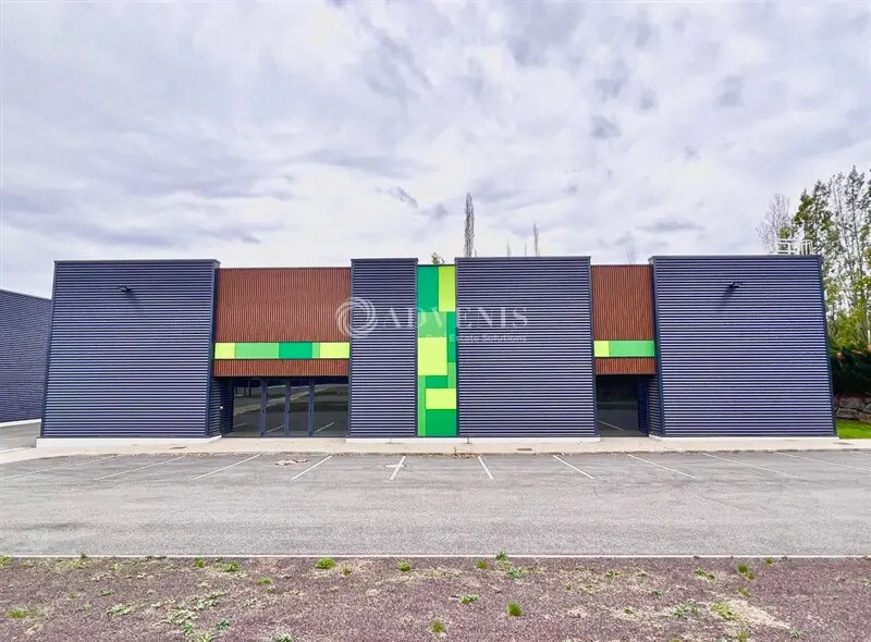 Retail in Anse for sale Primary Photo- Image 1 of 9