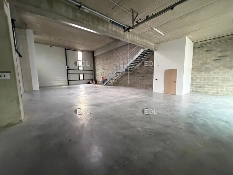 Light Industrial in Bobigny to rent - Interior Photo - Image 3 of 4