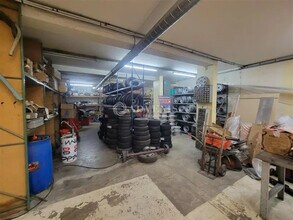 Light Industrial in Saint-Denis to rent Building Photo- Image 2 of 4