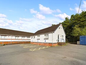 8 Stephens Way, Carmarthen for rent Building Photo- Image 1 of 11