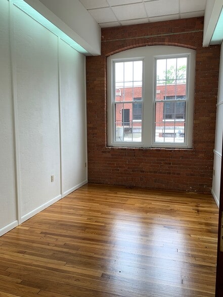 85 Willow St, New Haven, CT for rent - Interior Photo - Image 3 of 7