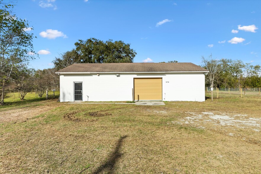 574 W Kings Hwy, Center Hill, FL for rent - Building Photo - Image 1 of 20