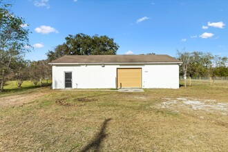 574 W Kings Hwy, Center Hill, FL for rent Building Photo- Image 1 of 21