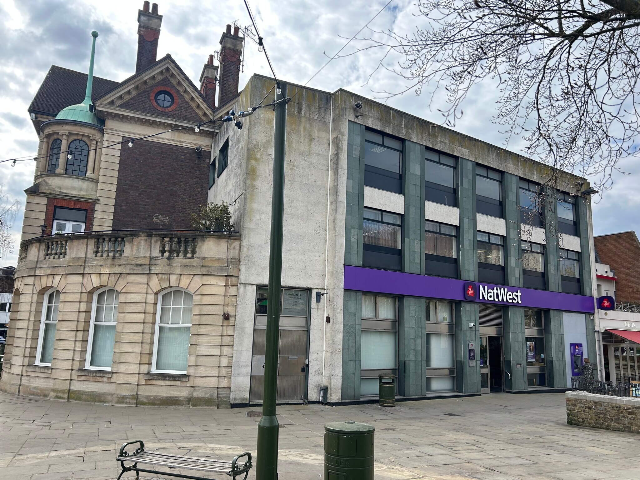 47 Carfax, Horsham to rent Primary Photo- Image 1 of 6