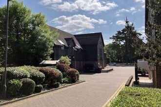 Old Woking Rd, Old Woking to rent Building Photo- Image 2 of 3