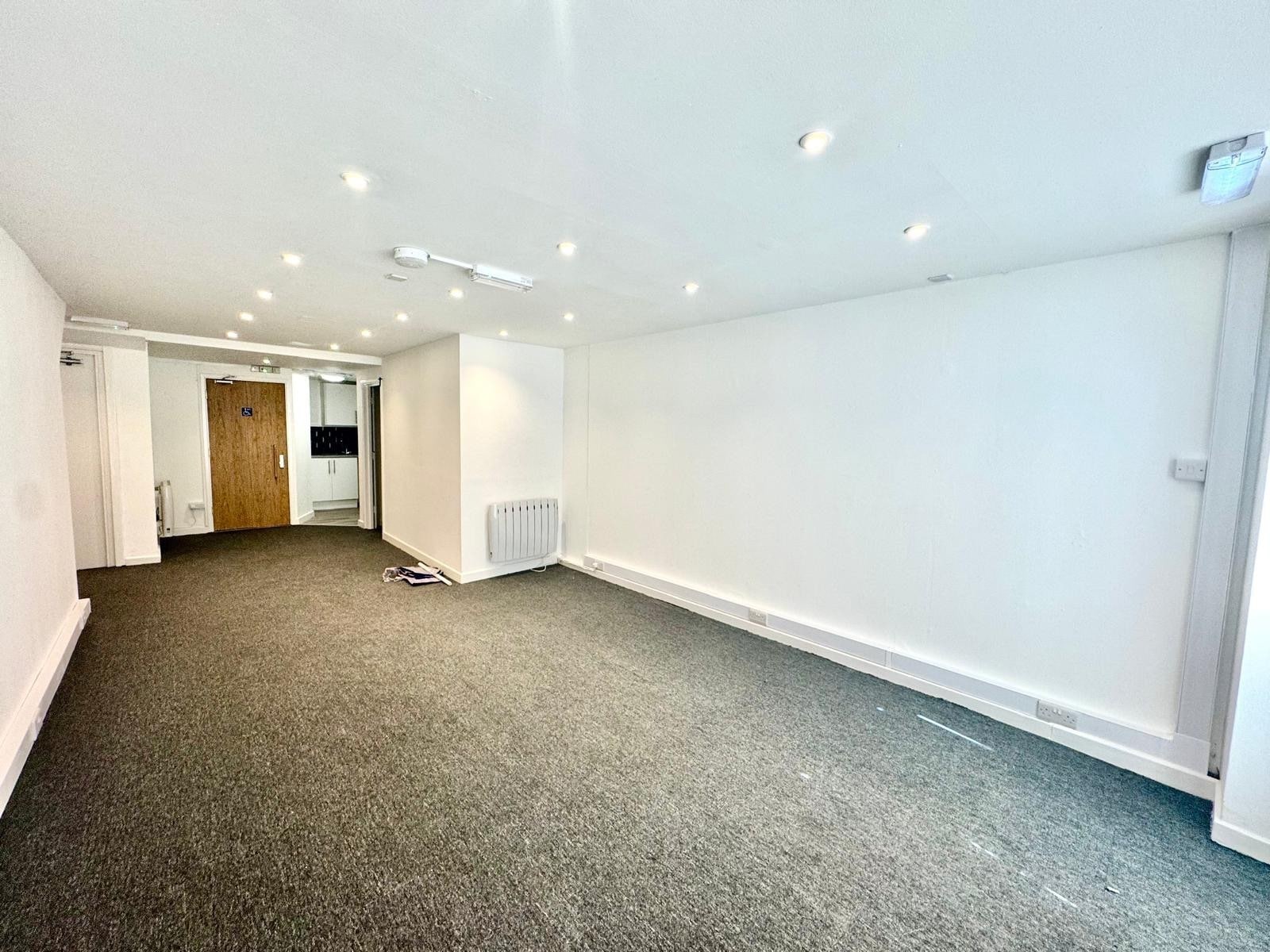 9 High Town Rd, Luton to rent Interior Photo- Image 1 of 4