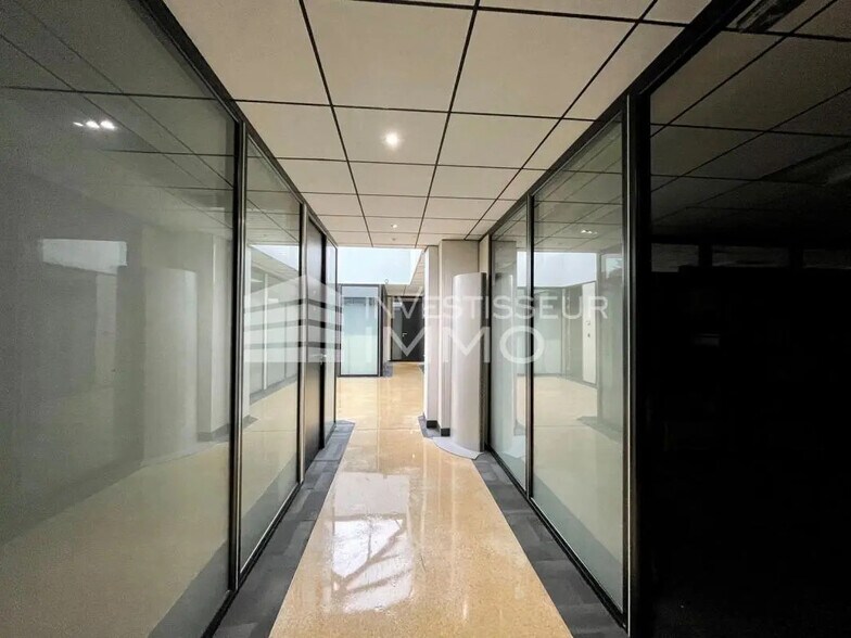 Light Industrial in Villiers-sur-Marne to rent - Interior Photo - Image 3 of 4
