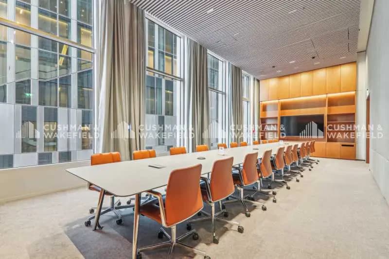 5 Place De La Pyramide, Puteaux to rent Building Photo- Image 1 of 6