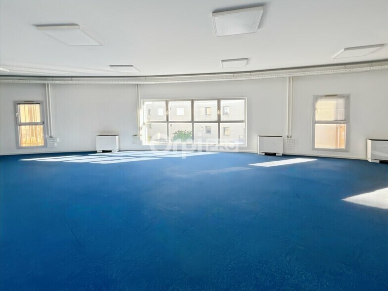 Office in Marseille to rent - Interior Photo - Image 2 of 10
