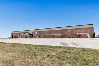 2125 American Blvd, De Pere, WI for rent Building Photo- Image 1 of 8