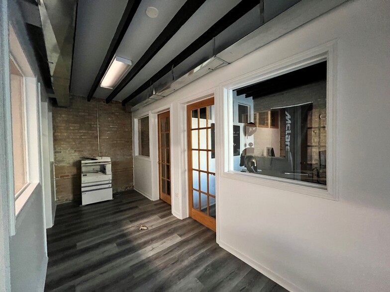 4011 N Lawler Ave, Chicago, IL for rent - Interior Photo - Image 3 of 7