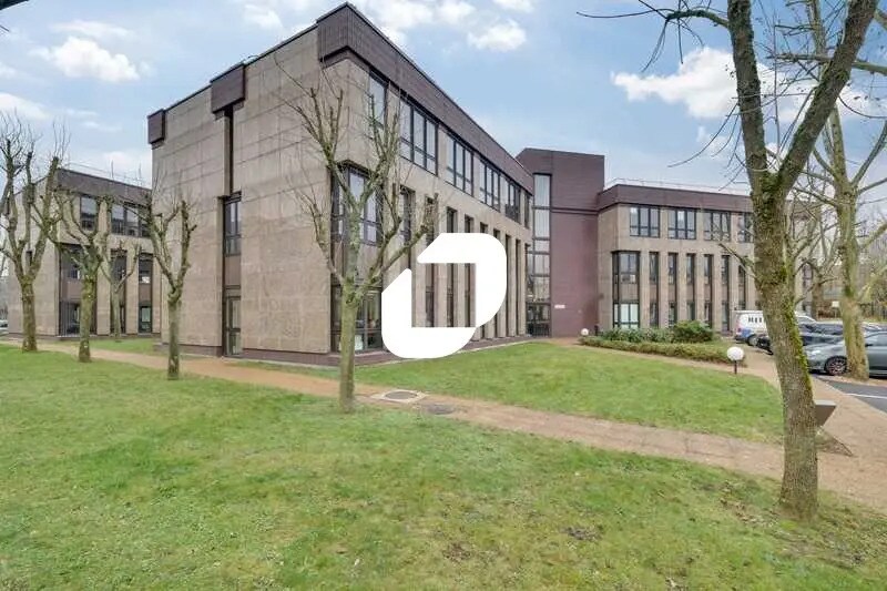 4/6 Avenue Du Vieil Etang, Montigny-le-Bretonneux to rent Building Photo- Image 1 of 18