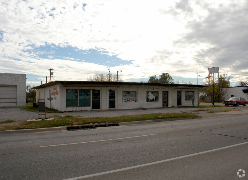 504 SW Lee Blvd, Lawton, OK for sale - Building Photo - Image 3 of 6