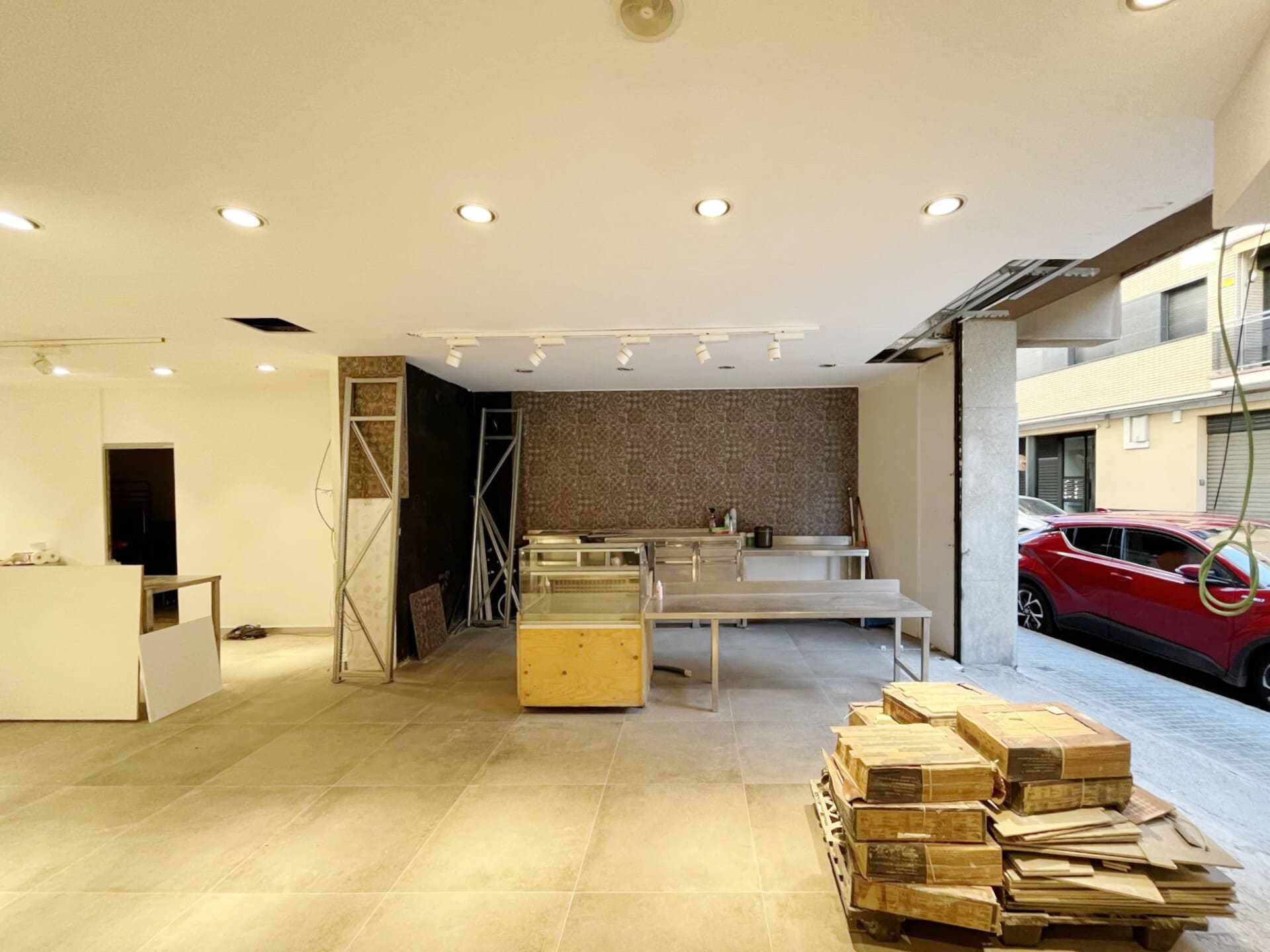 Retail in Manresa, Barcelona to rent Interior Photo- Image 1 of 10