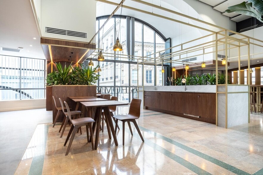 Office in Bordeaux to rent - Interior Photo - Image 1 of 5