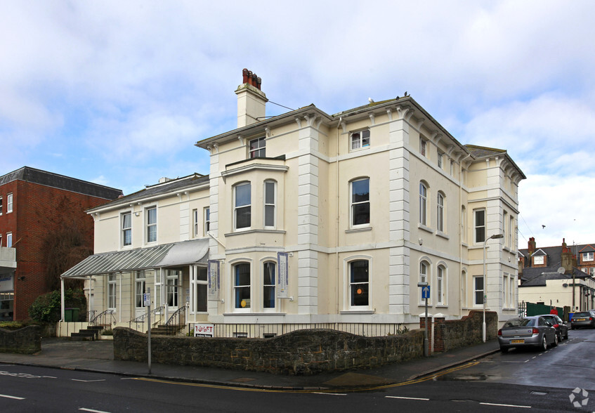 136 Sandgate Rd, Folkestone for rent - Primary Photo - Image 1 of 4