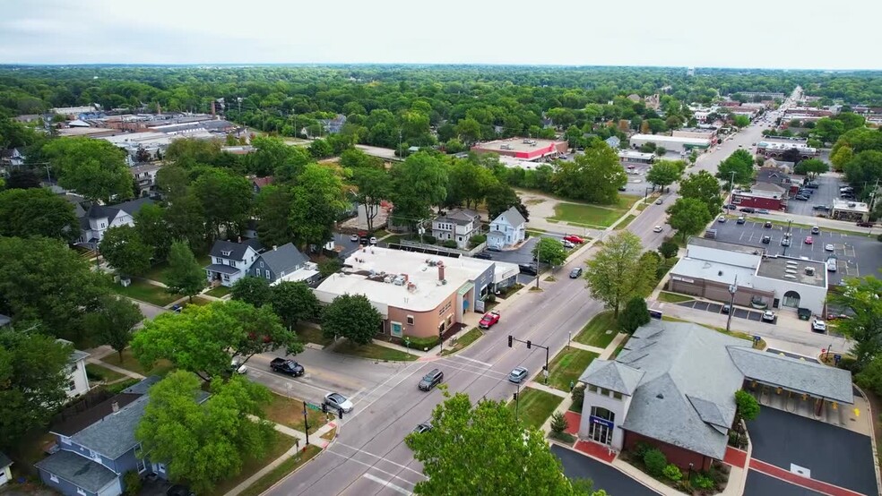 823-825 W State St, Geneva, IL for sale - Commercial Listing Video - Image 2 of 20