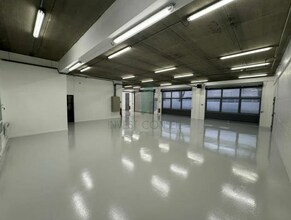 Light Industrial in Roissy-en-France to rent Interior Photo- Image 1 of 8
