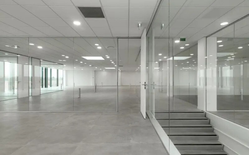 Light Industrial in Le Mesnil-Amelot to rent - Building Photo - Image 2 of 6