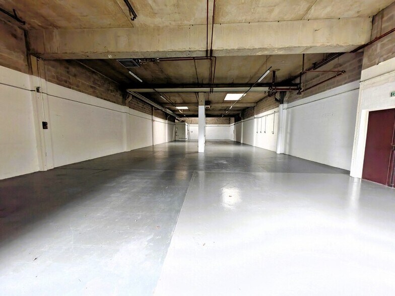 Light Industrial in Lognes to rent - Building Photo - Image 3 of 7