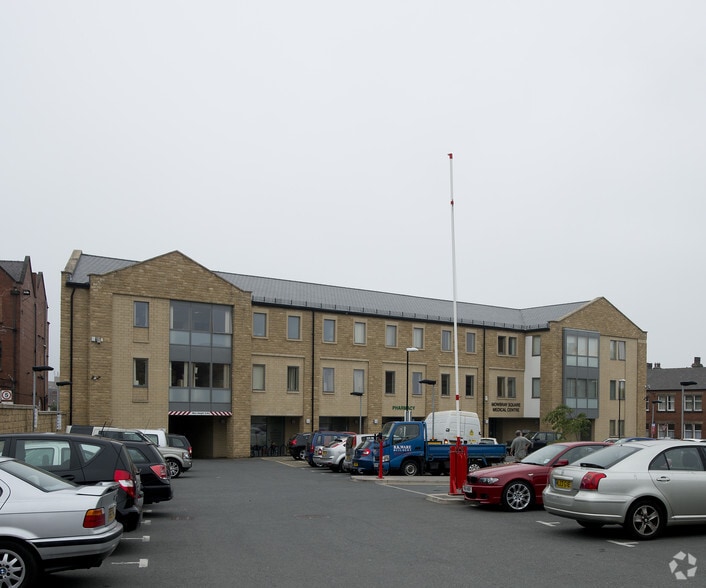 Mowbray Sq, Harrogate to rent - Primary Photo - Image 1 of 4