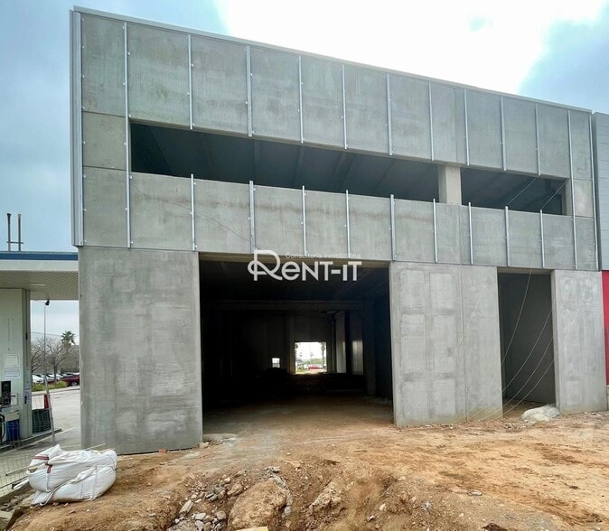 Industrial in Viladecans, Barcelona to rent - Primary Photo - Image 1 of 1