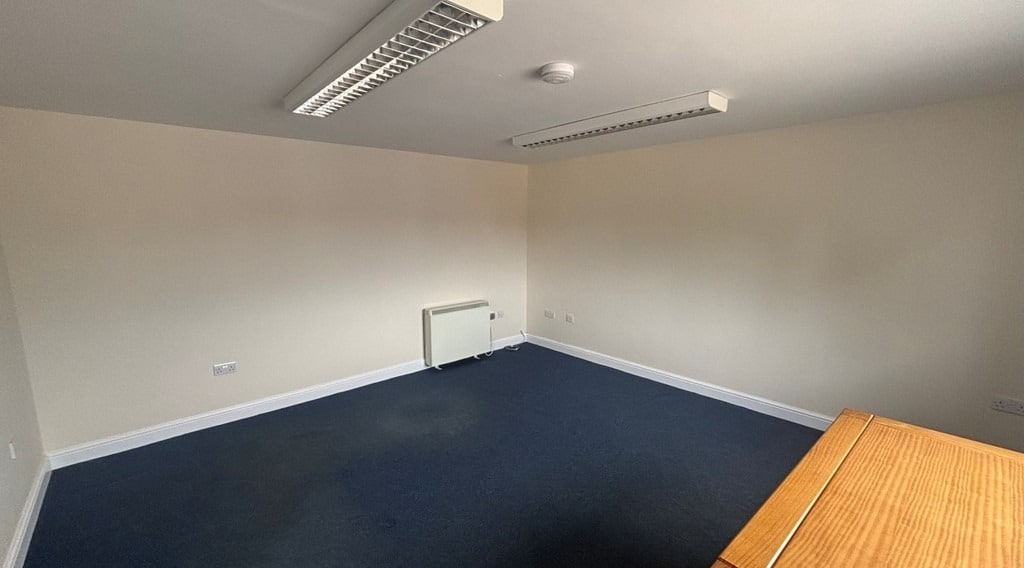 Northend Rd, Fenny Compton to rent Interior Photo- Image 1 of 4