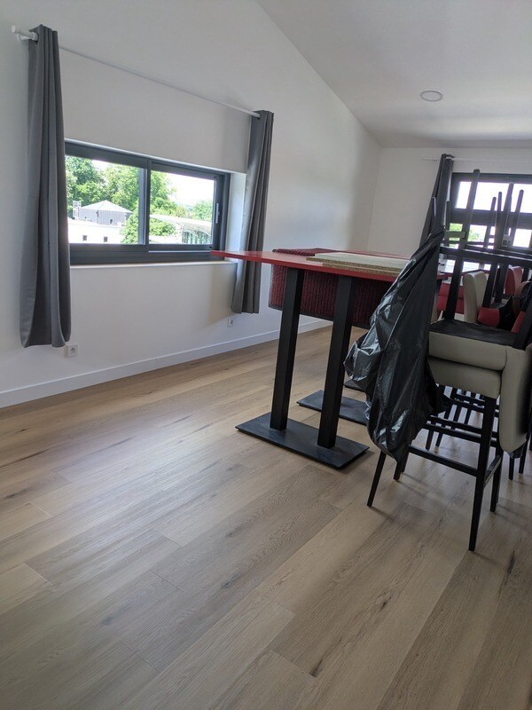 Office in Bourgoin-Jallieu to rent Interior Photo- Image 1 of 8