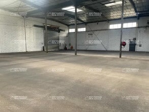 Light Industrial in Vaulx-en-Velin to rent Interior Photo- Image 2 of 9