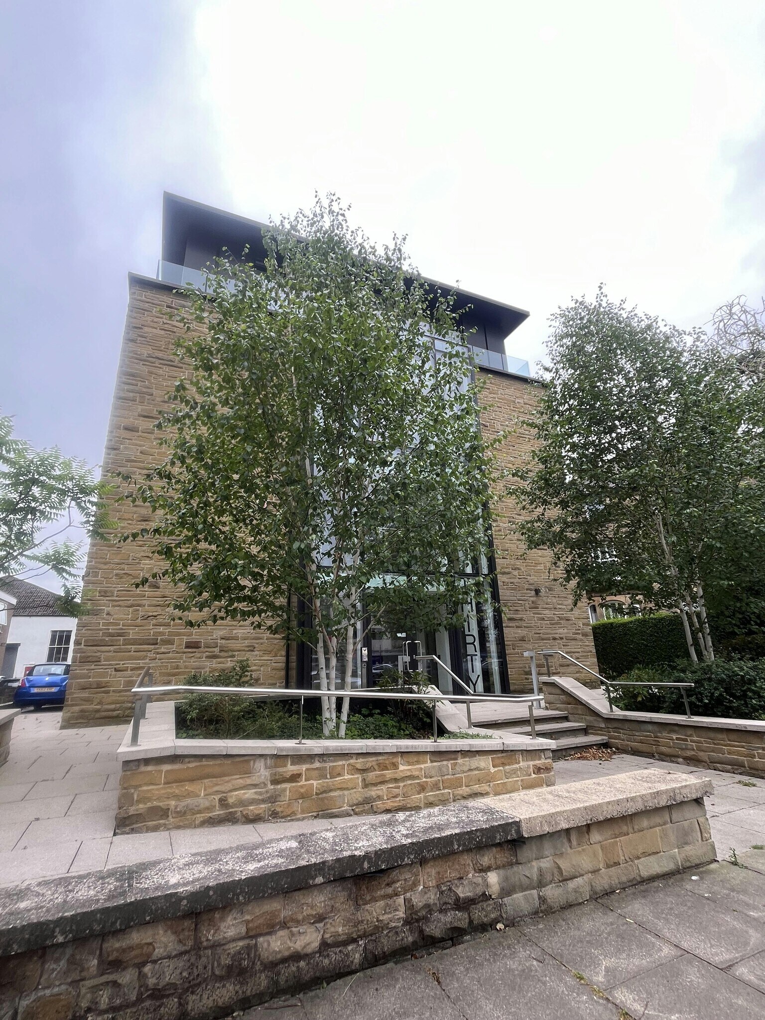 30 Victoria Ave, Harrogate to rent Building Photo- Image 1 of 10