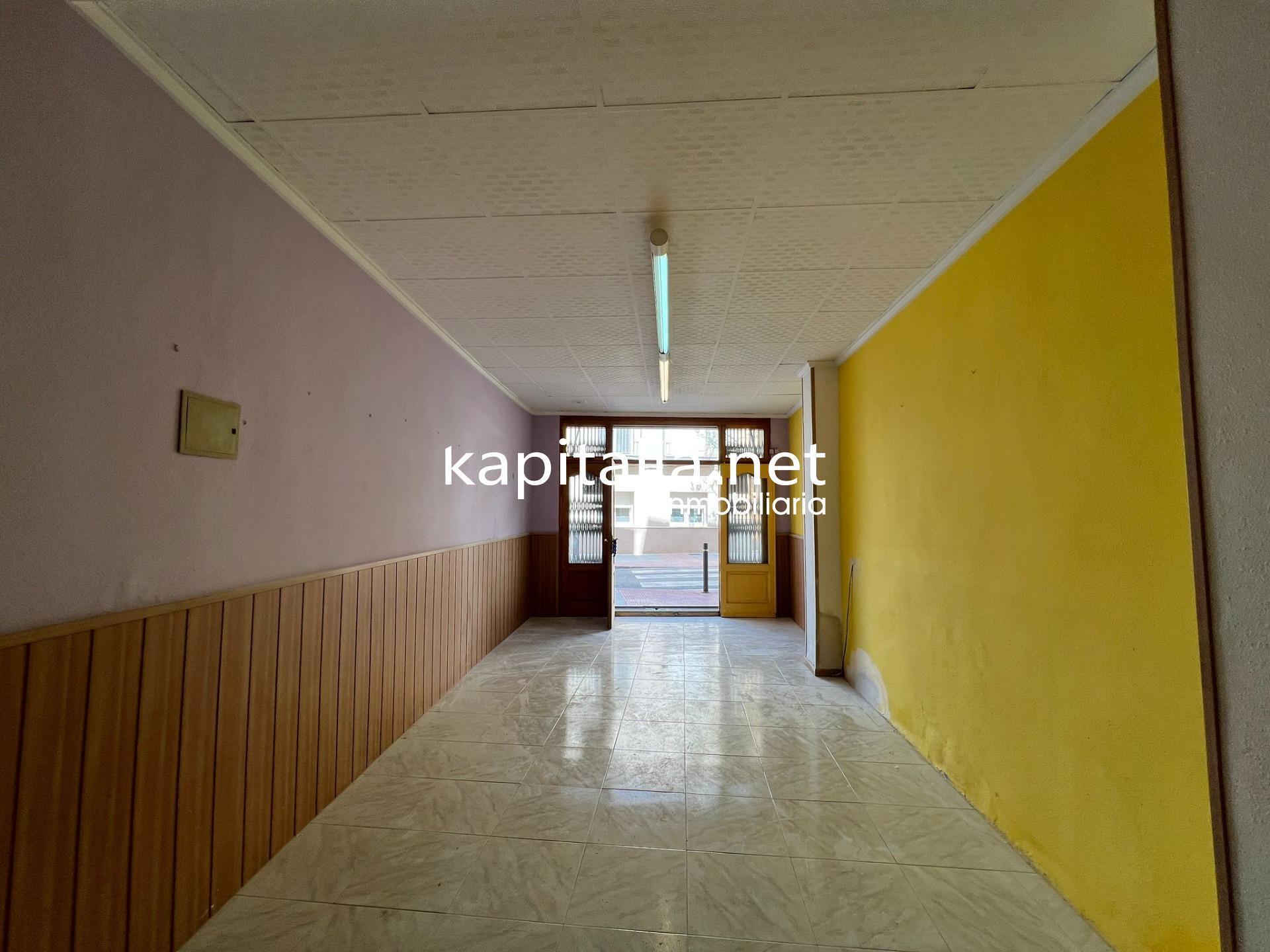 Retail in Ontinyent, Valencia for sale Interior Photo- Image 1 of 6