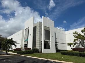 2035 High Ridge Rd, Boynton Beach, FL for rent Building Photo- Image 1 of 1