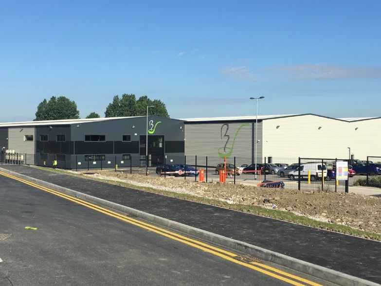 168 Printers Fold, Burnley to rent - Building Photo - Image 2 of 6