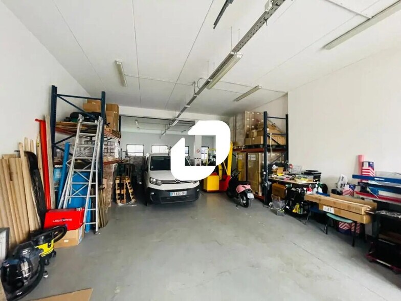 Light Industrial in Croissy-Beaubourg for sale - Building Photo - Image 2 of 7