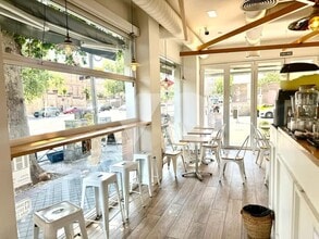Retail in Madrid, Madrid to rent Interior Photo- Image 2 of 8