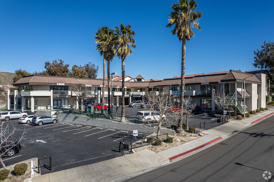 18333 Dolan Way, Santa Clarita, CA for sale - Primary Photo - Image 1 of 1