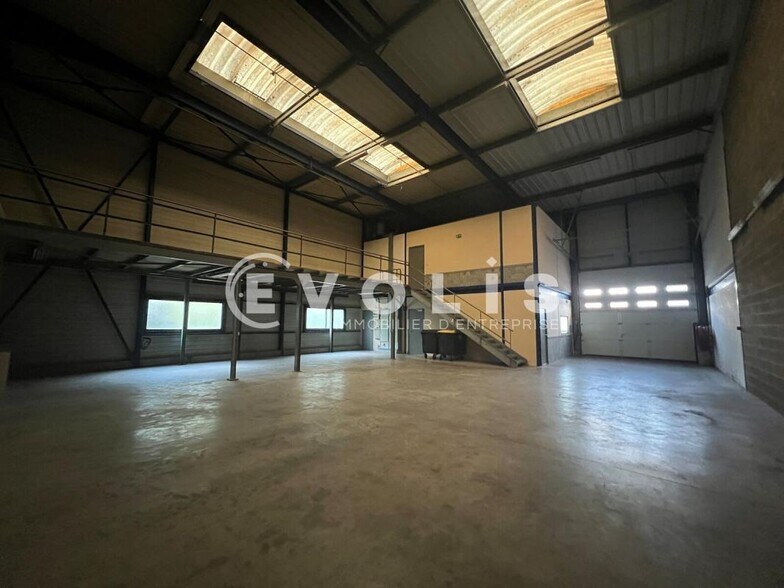 Light Industrial in Champigny-sur-Marne to rent - Interior Photo - Image 3 of 11