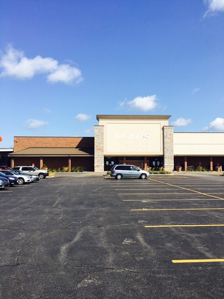 820-822 Summit Plaza, Elgin, IL for rent - Building Photo - Image 2 of 6