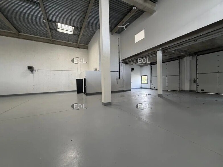 Light Industrial in Lisses to rent - Interior Photo - Image 3 of 6