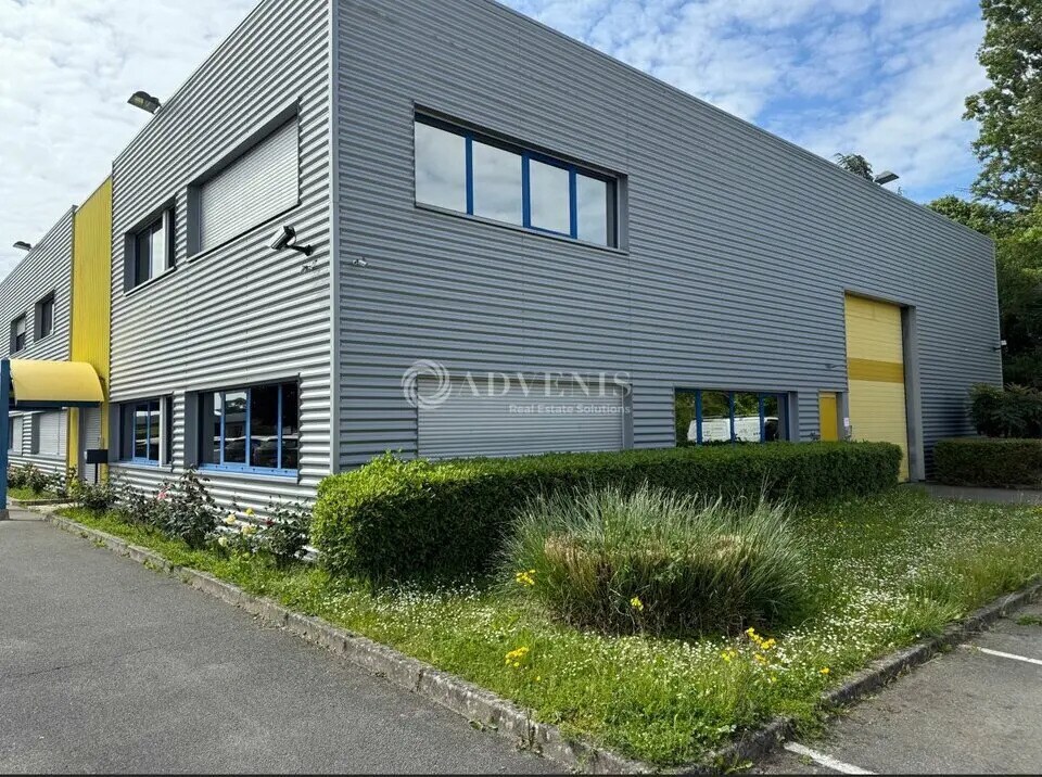 Location Local d'activités 937 m² - Photo 1