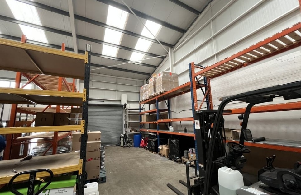 Spindle Way, Crawley to rent Interior Photo- Image 1 of 3
