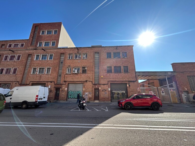 Industrial in L'Hospitalet de Llobregat, Barcelona for sale - Building Photo - Image 2 of 9
