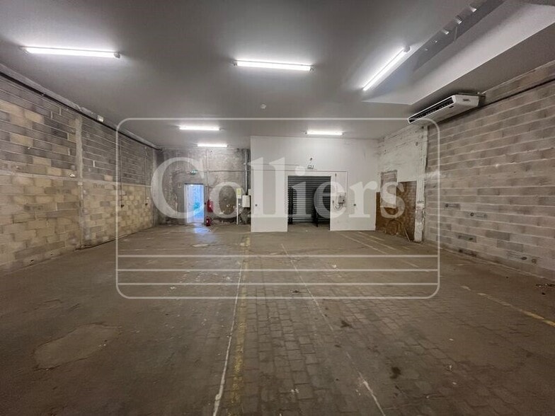 Light Industrial in Marseille to rent - Building Photo - Image 3 of 5